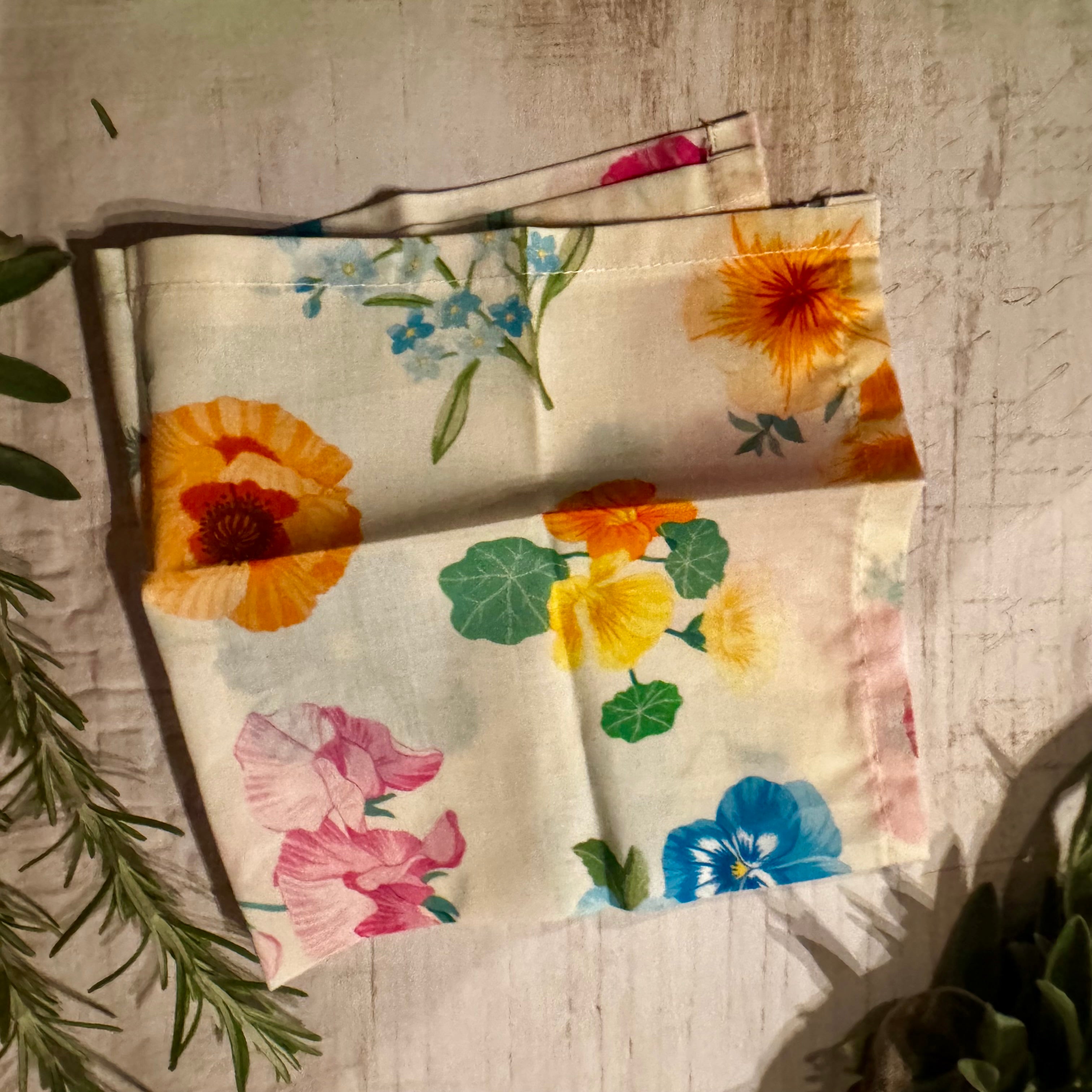 Pansy on White (XL)💜