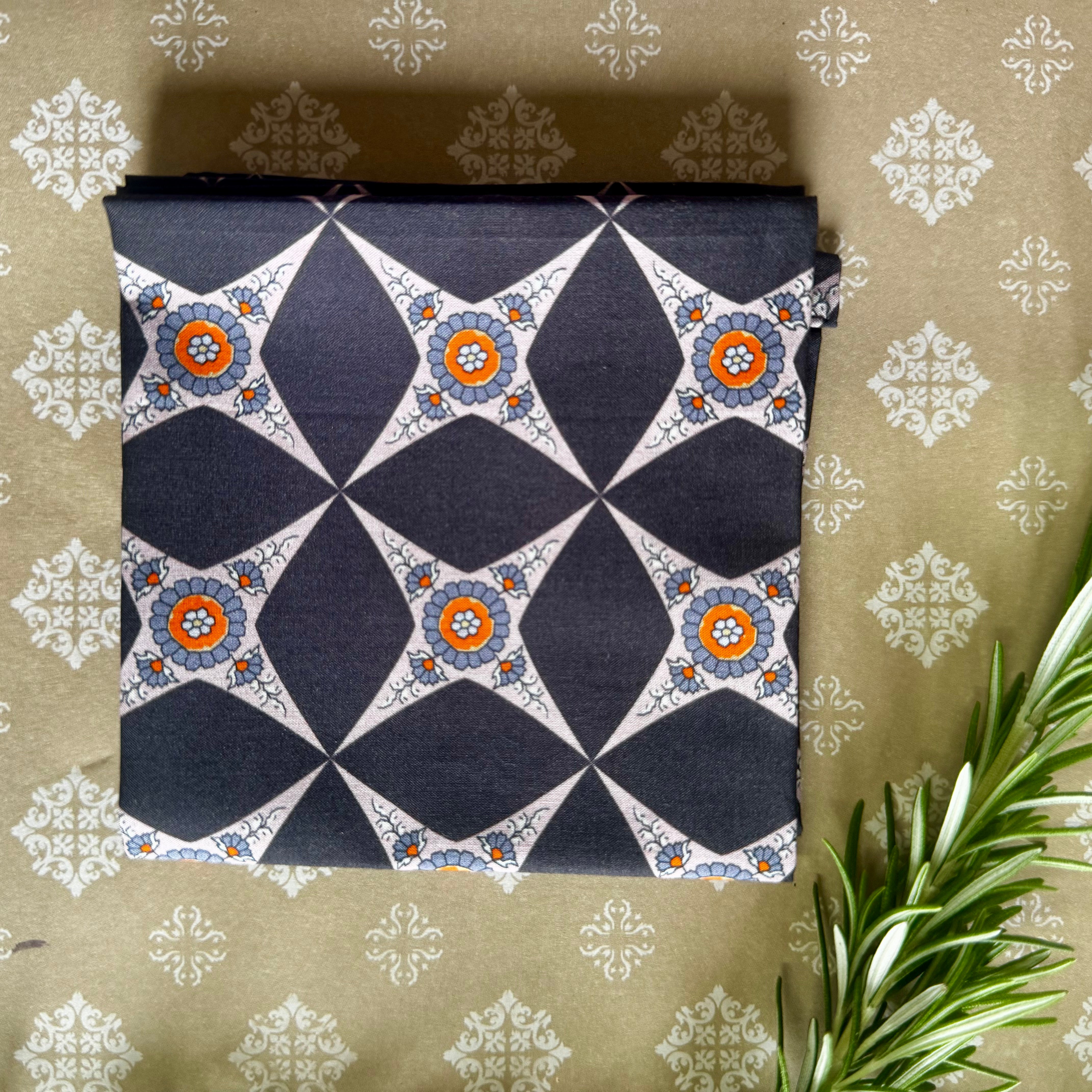 Enzo on Black (XL) 💜